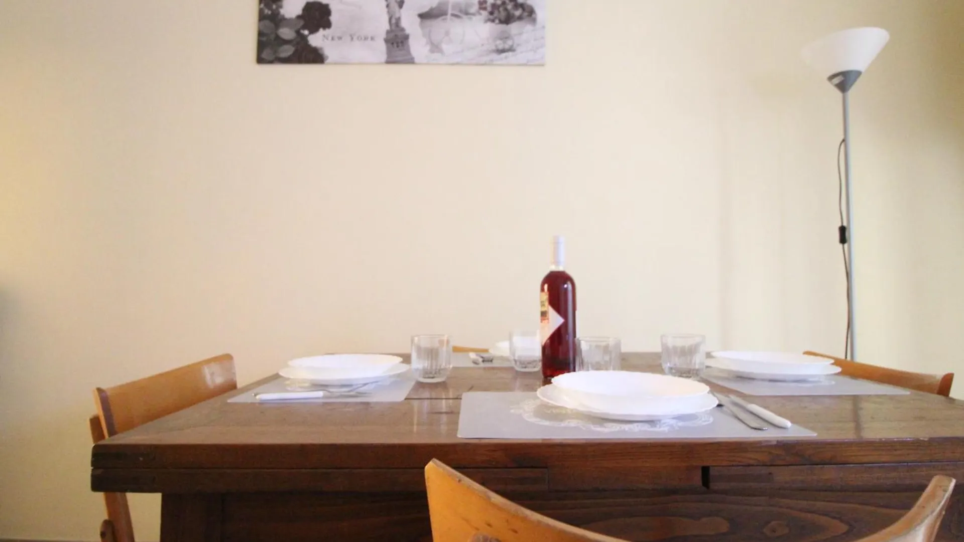 The House Of Painting Apartment Siena
