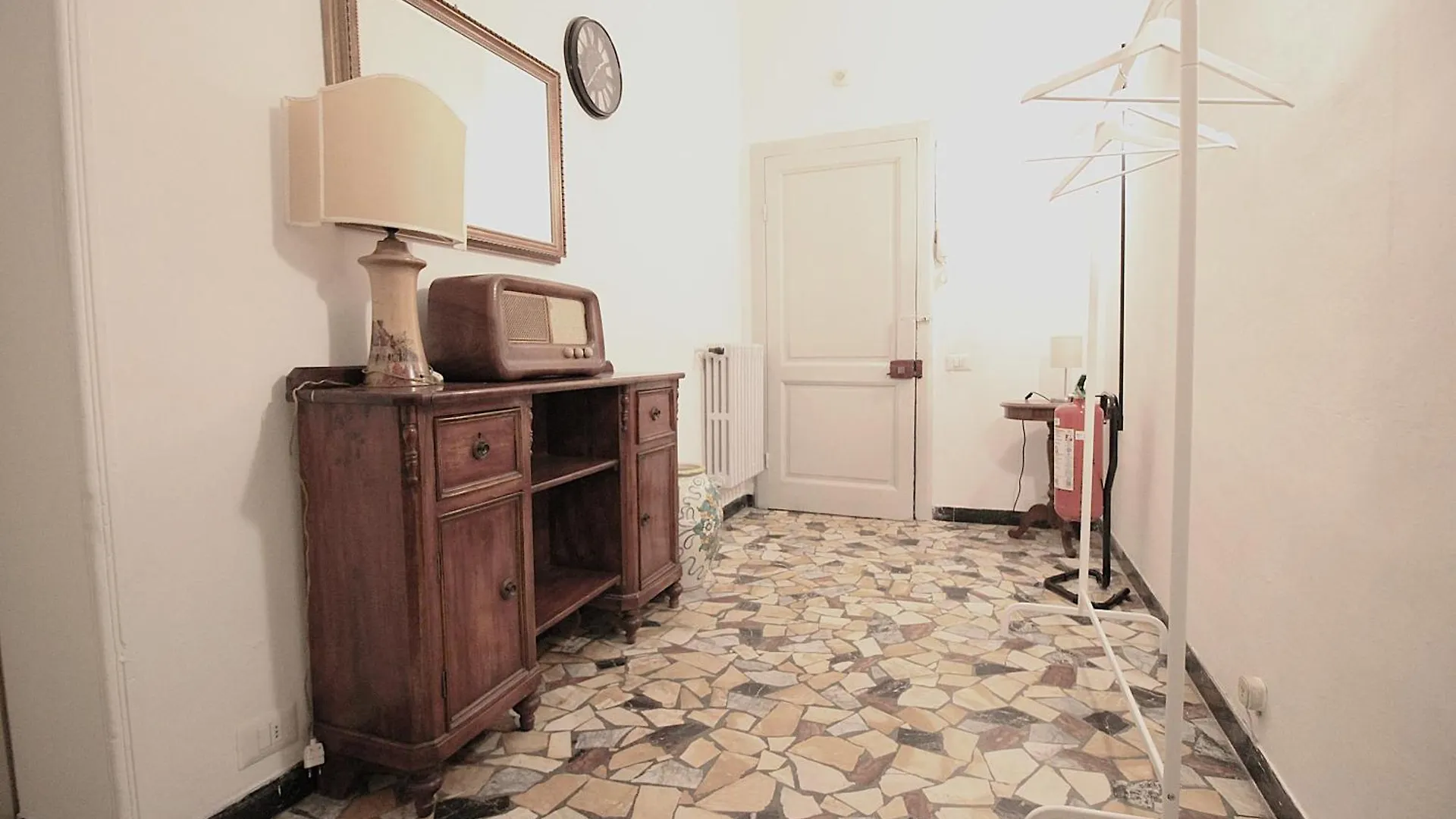 The House Of Painting Apartment Siena