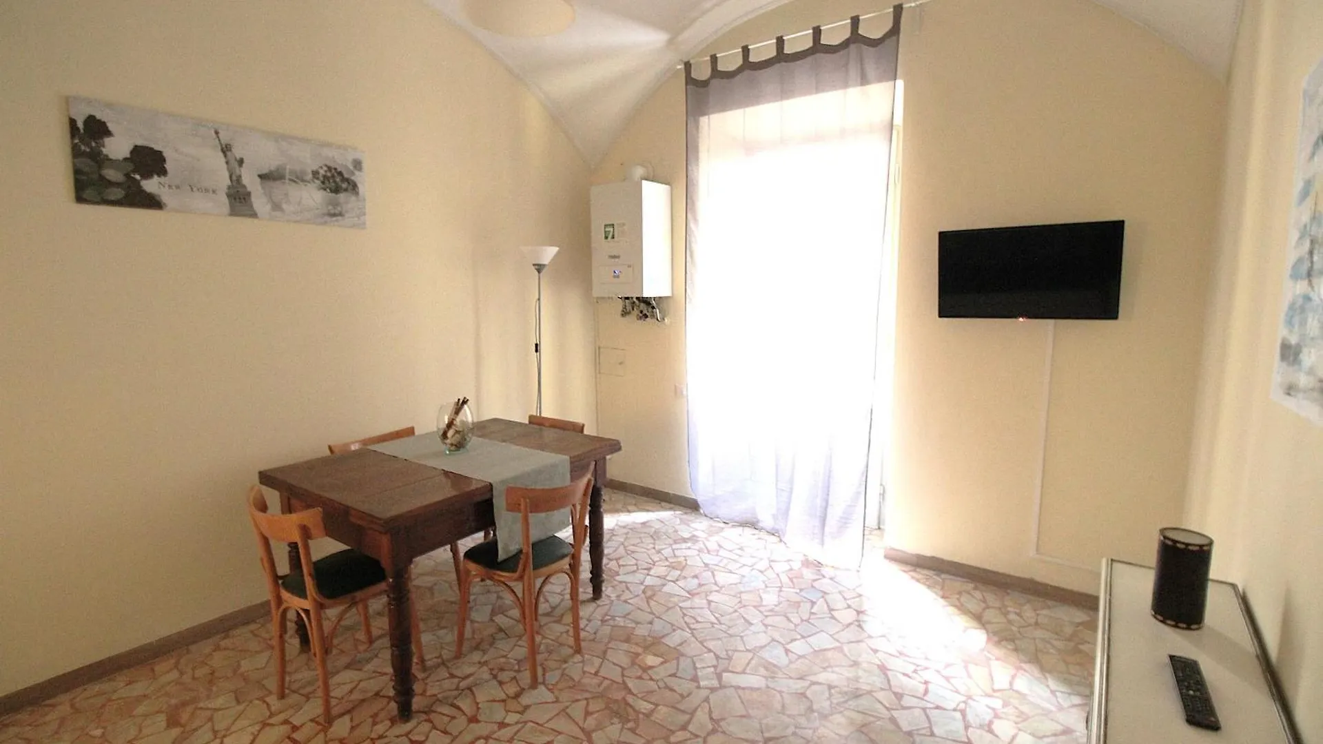 The House Of Painting Apartment Siena