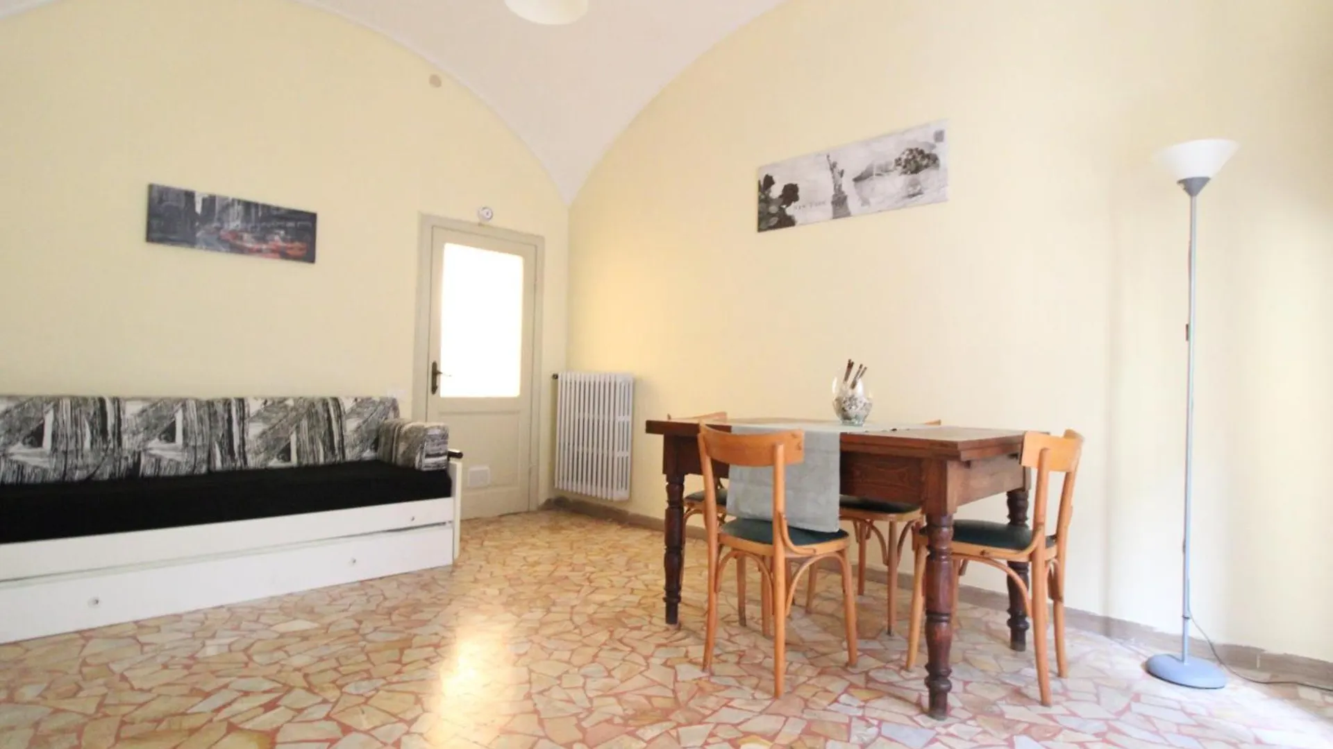The House Of Painting Apartment Siena